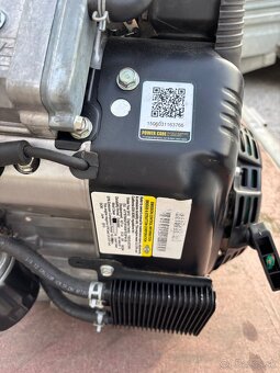 Horizontálny motor Vanguard 23 HP V-Twin - 2