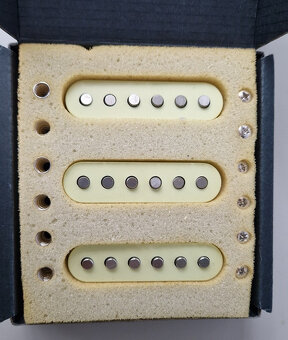 predám set Stratocaster snímače Artec ALNICO V - 2