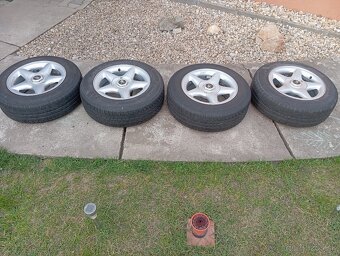 4x108 r15 Elektróny - 2