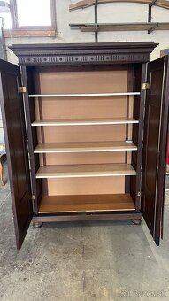 Starožitná skriňa - 2