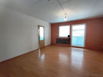 Veľký 3 izbový byt s balkónom Bajka, okres Levice - 2