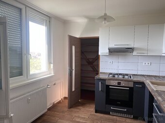 PRENÁJOM - Veľký 2 izbový byt s balkónom na VII. sídlisku - 2