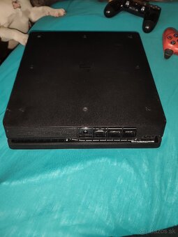 Predám PS4 slim 3 ovládače Aj HDMI kábel - 2