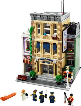 LEGO - 10278 - Police Station - 2