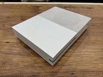 Herná konzola Xbox One S 1TB - 2