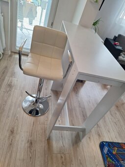 Bárovy stol a stolička - 2