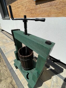 Starožitný zrepasovaný lis na hrozno - 2