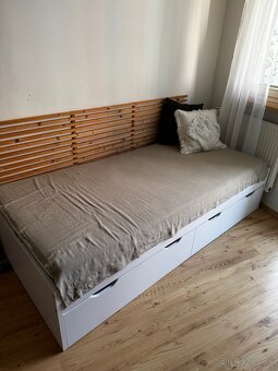 Posteľ s matracom - 2