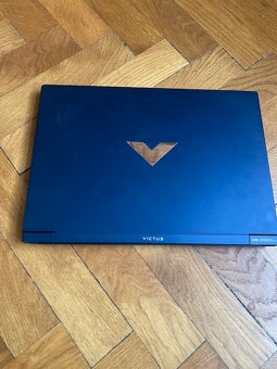 Herný počítač HP Victus a herná myš - 2