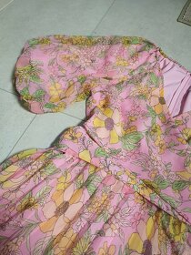 Kvetované spoločenské midi šaty - 2
