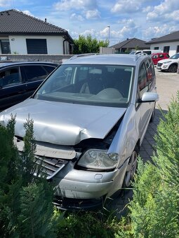Predam VW Touran,rv. 2005, 2,0 TDI - burane na predok - 2