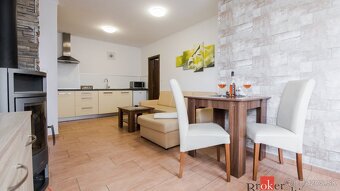 BEŠEŇOVÁ / Predaj apartmánového domu / 2 samostatné jednotky - 2