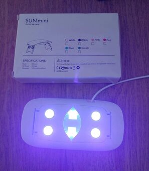 Úplne nová malá LED lampa a nechty krásnej bledoružovej farb - 2