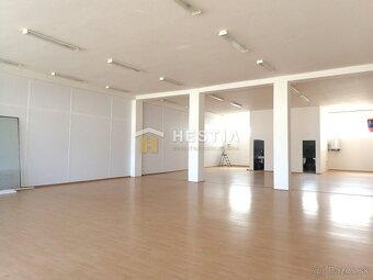 Obchodný priestor 240 m² s parkovacími miestami - 2