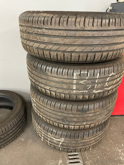Orig. elektrony Land Rover s letnymi pneu Nokian 235/65 r17 - 2