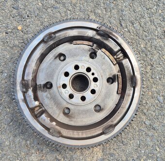 Mazda cx7 2.2d zotrvačník originál - 2