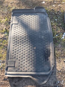 Plastové a gumené vaničky do kufra - 2