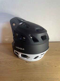 Downhill prilba - 2
