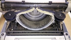 Písací stroj. - 2
