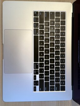 MacBook Air 15 M3 2024 Stříbrný, 16GB, 512GB, US klávesnica - 2