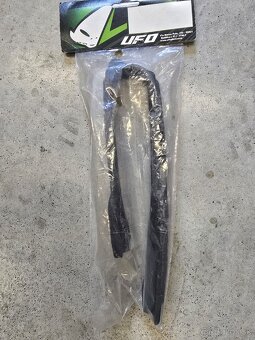 Vodítko reťaze predné Suzuki RM 125/250 99-00 - 2