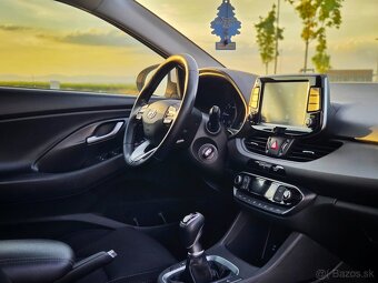 Hyundai i30 fastback 1.6 CRDi Style, Ako nové SR. Serv. Kniž - 2