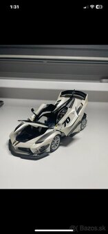Burrago Ferrari zberatelsky model - 2