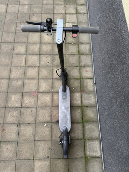 Predam elektricku kolobezku Xiaomi Mi Essential - 2