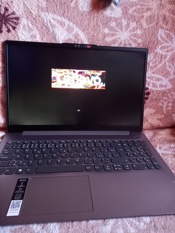 Predám notebook značky Lenovo plus ruksak. - 2