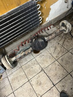 Zadná hnacia náprava Ford aj s diskami - 2