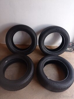 Predám celoročne pneu Goodyear 215/60 r17 - 2