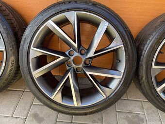 VEGA orig.skoda Superb3V 5x112 8j x19 ET 44 VW 235 40 R - 2
