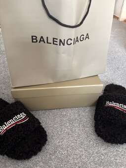 Balenciaga furry slides size 41 - 2