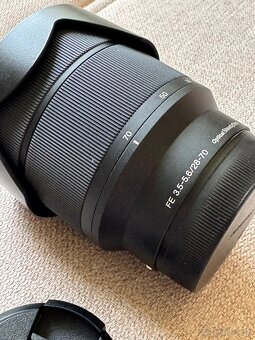 Sony FE 28–70 mm f/3.5–5.6 OSS - 2