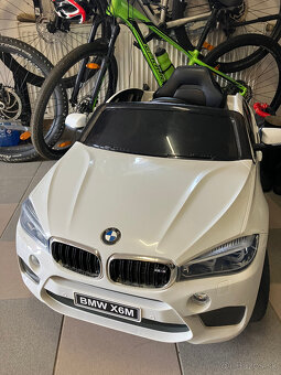 Detské autíčko BMW X6 biele - 2
