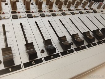 Mix pult Behringer Eurorack MX1804X - 2