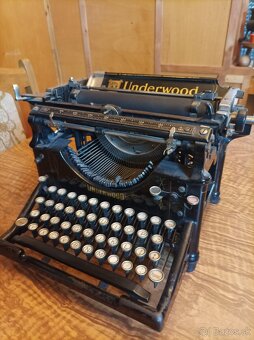 Predám písací stroj Underwood - 2