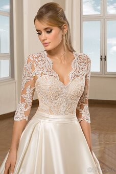 Saténové svadobné šaty s rukávmi - 2