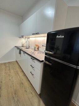 Garsónka v mestskej vile s komunitnou záhradou a s bazénom - 2