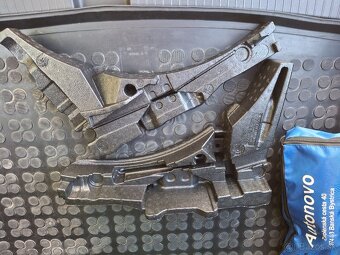 Predám schránku na povinnú výbavu do VW - 2