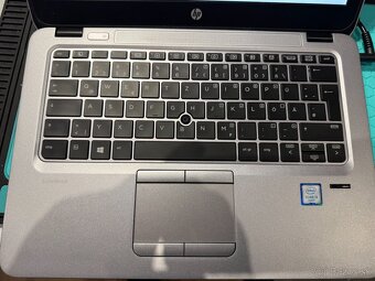 Predám polofunkčný notebook HP 820 G3 i5 -oprava/doskladanie - 2