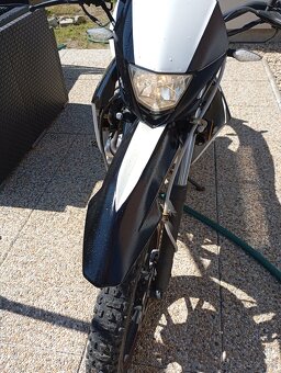 125 crs enduro na značkách - 2