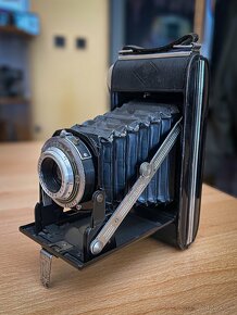 Stary historicky fotoaparat - 2