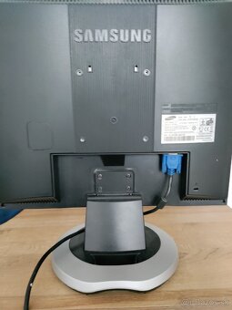 Monitor k pocitacu - 2
