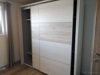 Šatníkova skrina - 2