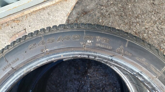 245/40R18 - 2