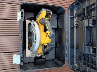 AKU Ručná kotúčová píla DEWALT - TYP DCS570H2T - 2