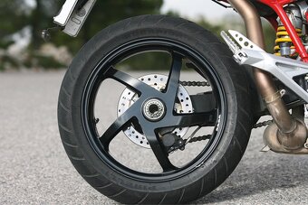 ZADNÉ KOLESO DUCATI HYPERMOTARD 1100/796 2007-2012 - 2