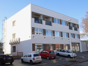 ADMINISTRATÍVNY ALEBO OBCHODNÝ PRIESTOR 16 m2 NA PRENÁ… - 2