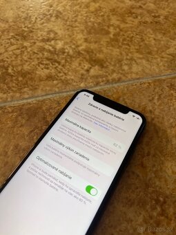 iPhone XS 64GB - ako nový - 2